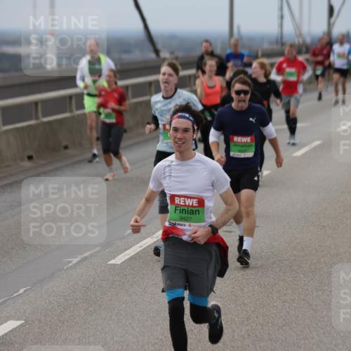 03.10.2025 - Köhlbrandbrückenlauf Jannik Wohlers http://msf.ph/oto/9148557 03.10.2025 15:52:42 Position 1 9427 meine-sportfotos.de