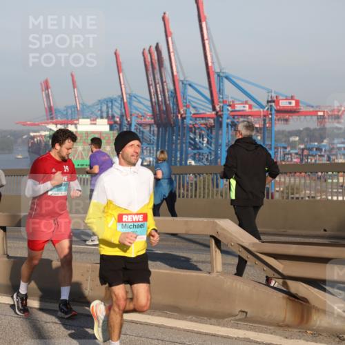 03.10.2025 - Köhlbrandbrückenlauf Yannick Fuchs http://msf.ph/oto/9148591 03.10.2025 08:40:04 Position 2 19 meine-sportfotos.de