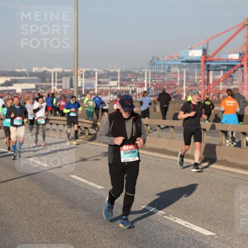03.10.2025 - Köhlbrandbrückenlauf Yannick Fuchs http://msf.ph/oto/9148626 03.10.2025 08:40:06 Position 2 1457 meine-sportfotos.de