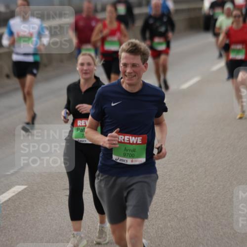 03.10.2025 - Köhlbrandbrückenlauf Jannik Wohlers http://msf.ph/oto/9148639 03.10.2025 15:52:48 Position 1 9700 meine-sportfotos.de