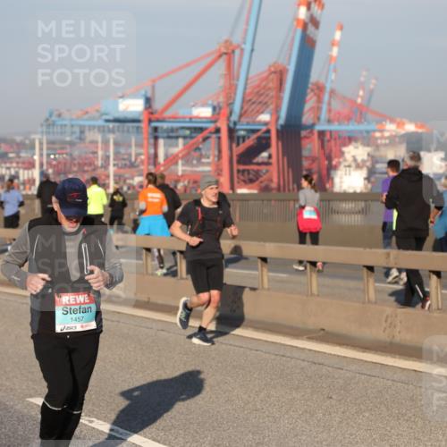 03.10.2025 - Köhlbrandbrückenlauf Yannick Fuchs http://msf.ph/oto/9148640 03.10.2025 08:40:07 Position 2 1457 meine-sportfotos.de