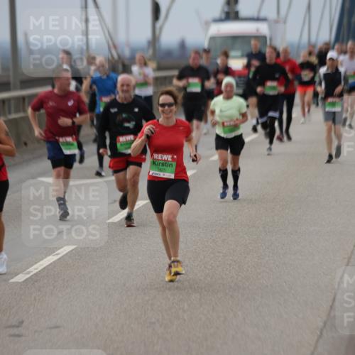 03.10.2025 - Köhlbrandbrückenlauf Jannik Wohlers http://msf.ph/oto/9148659 03.10.2025 15:52:50 Position 1 9425 meine-sportfotos.de