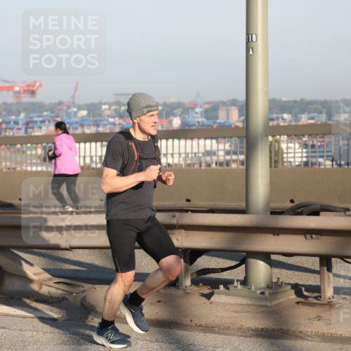 03.10.2025 - Köhlbrandbrückenlauf Yannick Fuchs http://msf.ph/oto/9148684 03.10.2025 08:40:11 Position 2 118 meine-sportfotos.de