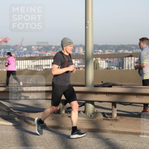 03.10.2025 - Köhlbrandbrückenlauf Yannick Fuchs http://msf.ph/oto/9148687 03.10.2025 08:40:11 Position 2 118 meine-sportfotos.de