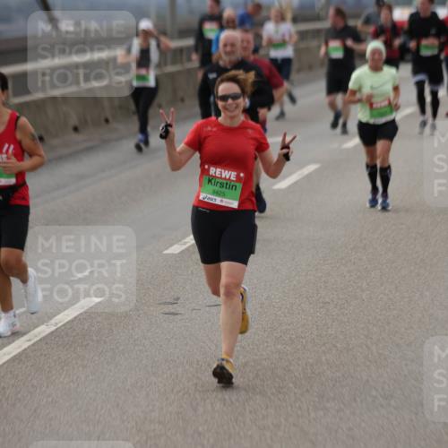 03.10.2025 - Köhlbrandbrückenlauf Jannik Wohlers http://msf.ph/oto/9148689 03.10.2025 15:52:52 Position 1 2, 9425 meine-sportfotos.de