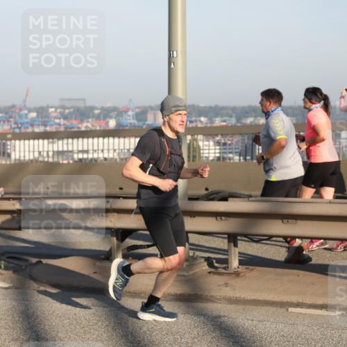 03.10.2025 - Köhlbrandbrückenlauf Yannick Fuchs http://msf.ph/oto/9148691 03.10.2025 08:40:11 Position 2 18 meine-sportfotos.de