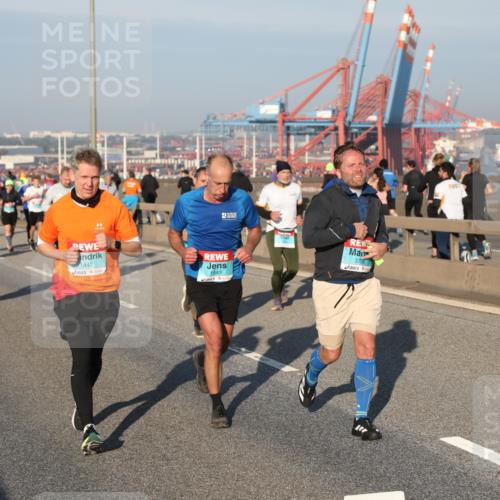 03.10.2025 - Köhlbrandbrückenlauf Yannick Fuchs http://msf.ph/oto/9148701 03.10.2025 08:40:12 Position 2 1447, 1543, 3708 meine-sportfotos.de