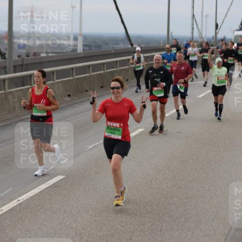 03.10.2025 - Köhlbrandbrückenlauf Jannik Wohlers http://msf.ph/oto/9148724 03.10.2025 15:52:53 Position 1 9425 meine-sportfotos.de