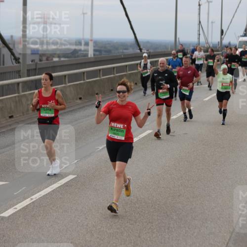 03.10.2025 - Köhlbrandbrückenlauf Jannik Wohlers http://msf.ph/oto/9148725 03.10.2025 15:52:53 Position 1 9425 meine-sportfotos.de