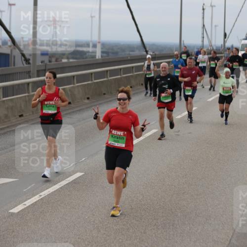 03.10.2025 - Köhlbrandbrückenlauf Jannik Wohlers http://msf.ph/oto/9148729 03.10.2025 15:52:53 Position 1 114, 9425 meine-sportfotos.de
