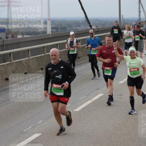 03.10.2025 - Köhlbrandbrückenlauf Jannik Wohlers http://msf.ph/oto/9148742 03.10.2025 15:52:55 Position 1 9424 meine-sportfotos.de