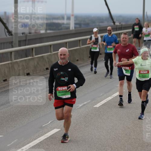 03.10.2025 - Köhlbrandbrückenlauf Jannik Wohlers http://msf.ph/oto/9148752 03.10.2025 15:52:55 Position 1 2025, 9424, 9682 meine-sportfotos.de