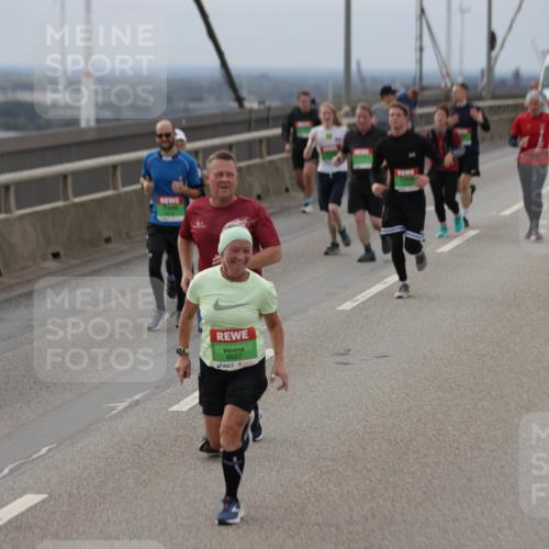 03.10.2025 - Köhlbrandbrückenlauf Jannik Wohlers http://msf.ph/oto/9148756 03.10.2025 15:52:56 Position 1 9424, 9682 meine-sportfotos.de