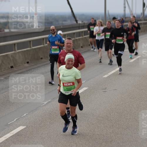 03.10.2025 - Köhlbrandbrückenlauf Jannik Wohlers http://msf.ph/oto/9148758 03.10.2025 15:52:56 Position 1 2925, 9424, 9682 meine-sportfotos.de