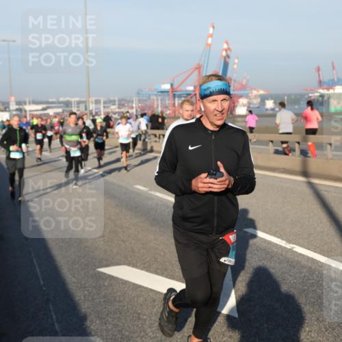 03.10.2025 - Köhlbrandbrückenlauf Yannick Fuchs http://msf.ph/oto/9148759 03.10.2025 08:40:16 Position 2  meine-sportfotos.de