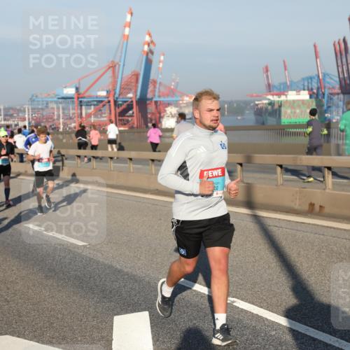 03.10.2025 - Köhlbrandbrückenlauf Yannick Fuchs http://msf.ph/oto/9148770 03.10.2025 08:40:17 Position 2 02 meine-sportfotos.de