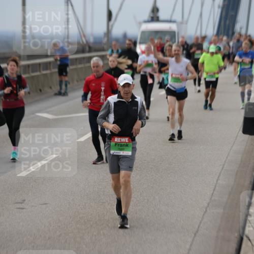 03.10.2025 - Köhlbrandbrückenlauf Jannik Wohlers http://msf.ph/oto/9148778 03.10.2025 15:52:58 Position 1 7689 meine-sportfotos.de