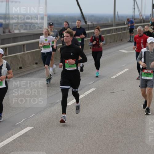 03.10.2025 - Köhlbrandbrückenlauf Jannik Wohlers http://msf.ph/oto/9148784 03.10.2025 15:52:59 Position 1 9655, 7689, 9011 meine-sportfotos.de