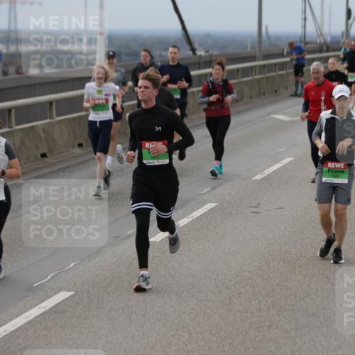 03.10.2025 - Köhlbrandbrückenlauf Jannik Wohlers http://msf.ph/oto/9148785 03.10.2025 15:52:59 Position 1 9655, 7689, 9011 meine-sportfotos.de
