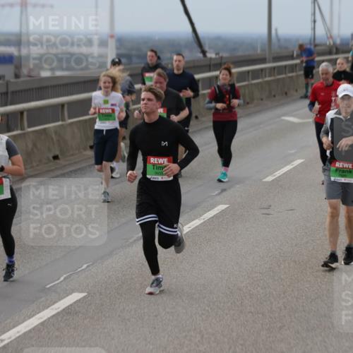 03.10.2025 - Köhlbrandbrückenlauf Jannik Wohlers http://msf.ph/oto/9148787 03.10.2025 15:52:59 Position 1 7793, 9655, 7689 meine-sportfotos.de