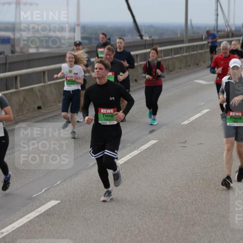 03.10.2025 - Köhlbrandbrückenlauf Jannik Wohlers http://msf.ph/oto/9148789 03.10.2025 15:52:59 Position 1 7733, 9041, 9655, 7689 meine-sportfotos.de