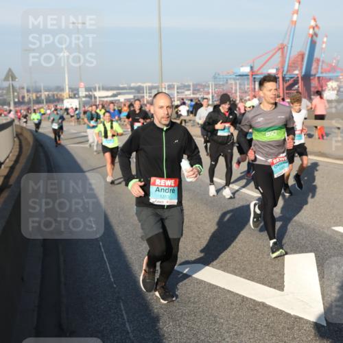 03.10.2025 - Köhlbrandbrückenlauf Yannick Fuchs http://msf.ph/oto/9148790 03.10.2025 08:40:18 Position 2 1313 meine-sportfotos.de