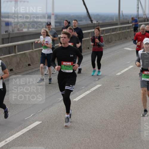 03.10.2025 - Köhlbrandbrückenlauf Jannik Wohlers http://msf.ph/oto/9148792 03.10.2025 15:52:59 Position 1 7733, 9085, 9655, 7689 meine-sportfotos.de