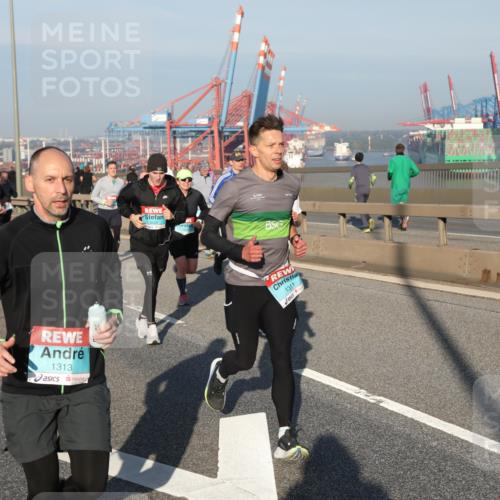03.10.2025 - Köhlbrandbrückenlauf Yannick Fuchs http://msf.ph/oto/9148794 03.10.2025 08:40:19 Position 2 1313, 1311 meine-sportfotos.de