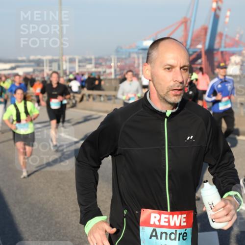 03.10.2025 - Köhlbrandbrückenlauf Yannick Fuchs http://msf.ph/oto/9148801 03.10.2025 08:40:19 Position 2  meine-sportfotos.de