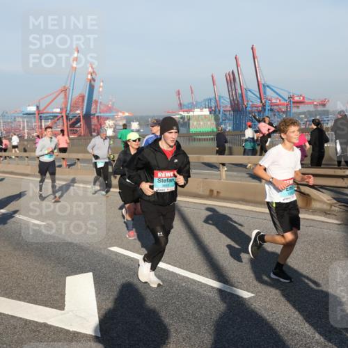 03.10.2025 - Köhlbrandbrückenlauf Yannick Fuchs http://msf.ph/oto/9148810 03.10.2025 08:40:20 Position 2 3655, 1878 meine-sportfotos.de