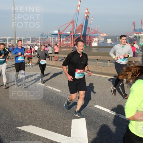 03.10.2025 - Köhlbrandbrückenlauf Yannick Fuchs http://msf.ph/oto/9148831 03.10.2025 08:40:22 Position 2 1239, 1836 meine-sportfotos.de