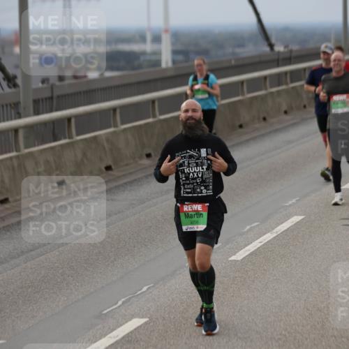03.10.2025 - Köhlbrandbrückenlauf Jannik Wohlers http://msf.ph/oto/9148867 03.10.2025 15:53:09 Position 1 9056 meine-sportfotos.de
