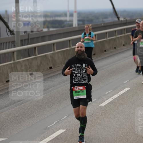 03.10.2025 - Köhlbrandbrückenlauf Jannik Wohlers http://msf.ph/oto/9148871 03.10.2025 15:53:09 Position 1 9056 meine-sportfotos.de