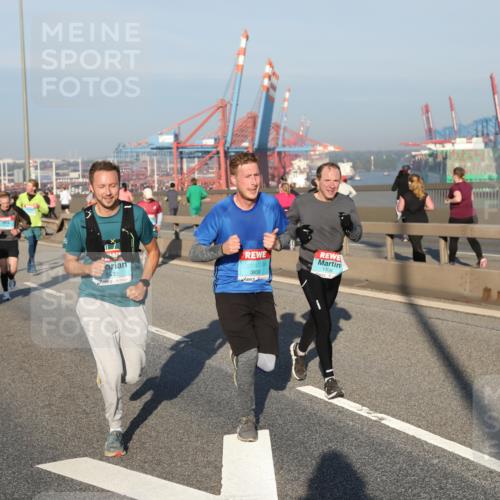 03.10.2025 - Köhlbrandbrückenlauf Yannick Fuchs http://msf.ph/oto/9148873 03.10.2025 08:40:24 Position 2 533, 3830, 1308 meine-sportfotos.de