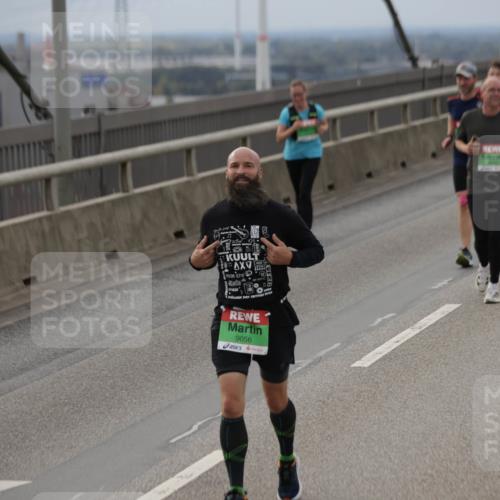 03.10.2025 - Köhlbrandbrückenlauf Jannik Wohlers http://msf.ph/oto/9148874 03.10.2025 15:53:09 Position 1 9056 meine-sportfotos.de