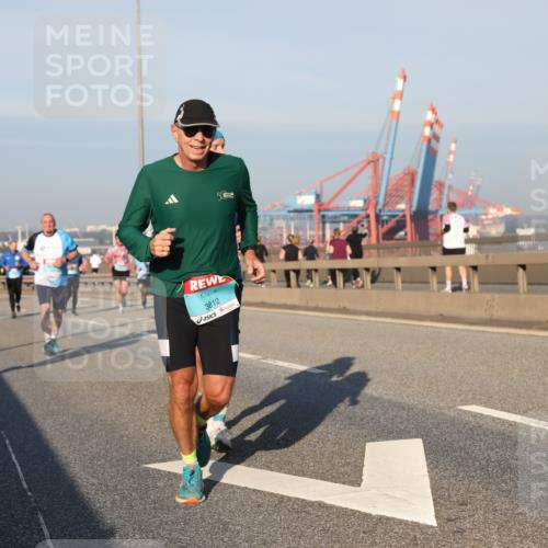 03.10.2025 - Köhlbrandbrückenlauf Yannick Fuchs http://msf.ph/oto/9148926 03.10.2025 08:40:30 Position 2 3812 meine-sportfotos.de