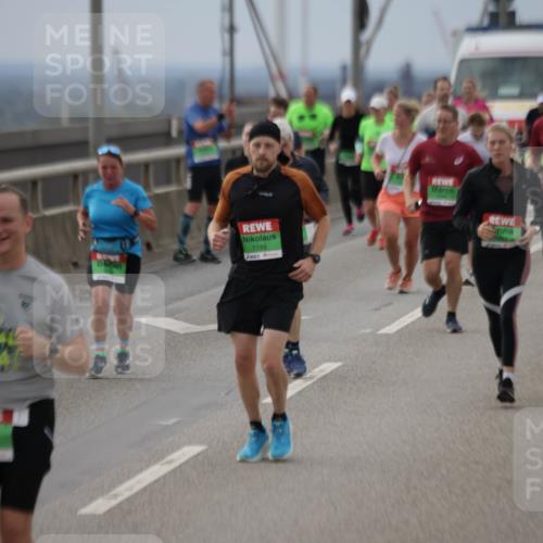 03.10.2025 - Köhlbrandbrückenlauf Jannik Wohlers http://msf.ph/oto/9148959 03.10.2025 15:53:18 Position 1 754, 7749 meine-sportfotos.de
