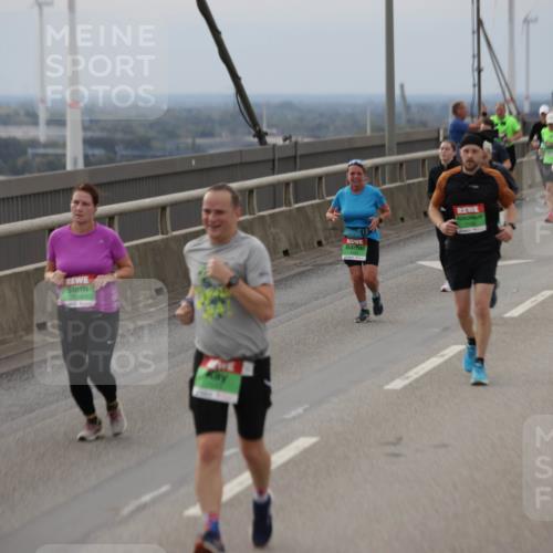 03.10.2025 - Köhlbrandbrückenlauf Jannik Wohlers http://msf.ph/oto/9148970 03.10.2025 15:53:19 Position 1 7134 meine-sportfotos.de