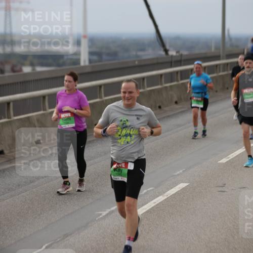 03.10.2025 - Köhlbrandbrückenlauf Jannik Wohlers http://msf.ph/oto/9148980 03.10.2025 15:53:19 Position 1 7243 meine-sportfotos.de