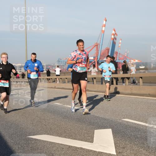 03.10.2025 - Köhlbrandbrückenlauf Yannick Fuchs http://msf.ph/oto/9149013 03.10.2025 08:40:36 Position 2 2944 meine-sportfotos.de