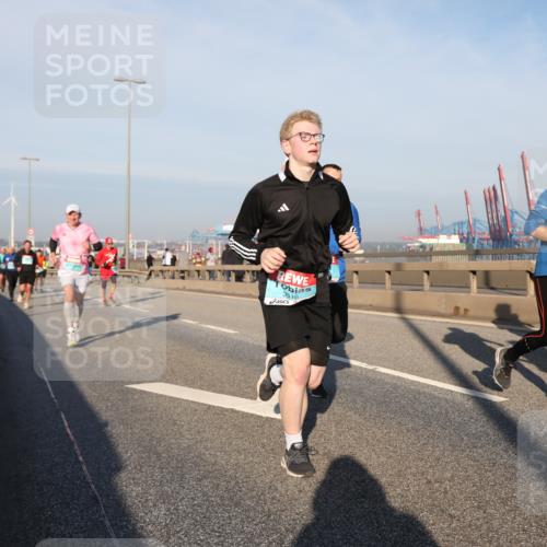 03.10.2025 - Köhlbrandbrückenlauf Yannick Fuchs http://msf.ph/oto/9149040 03.10.2025 08:40:38 Position 2  meine-sportfotos.de