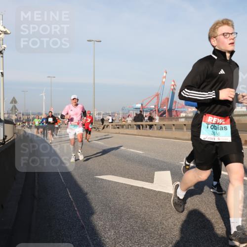 03.10.2025 - Köhlbrandbrückenlauf Yannick Fuchs http://msf.ph/oto/9149045 03.10.2025 08:40:38 Position 2 3516 meine-sportfotos.de