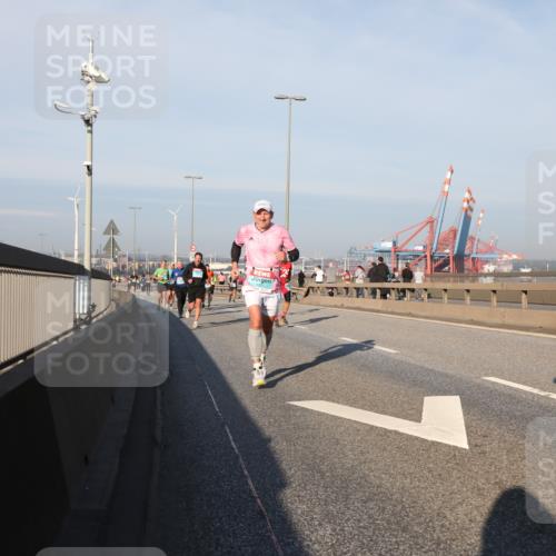03.10.2025 - Köhlbrandbrückenlauf Yannick Fuchs http://msf.ph/oto/9149054 03.10.2025 08:40:39 Position 2  meine-sportfotos.de