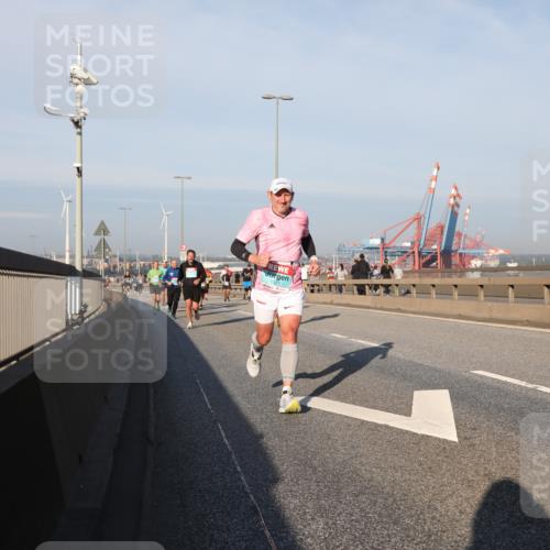 03.10.2025 - Köhlbrandbrückenlauf Yannick Fuchs http://msf.ph/oto/9149064 03.10.2025 08:40:39 Position 2 321 meine-sportfotos.de