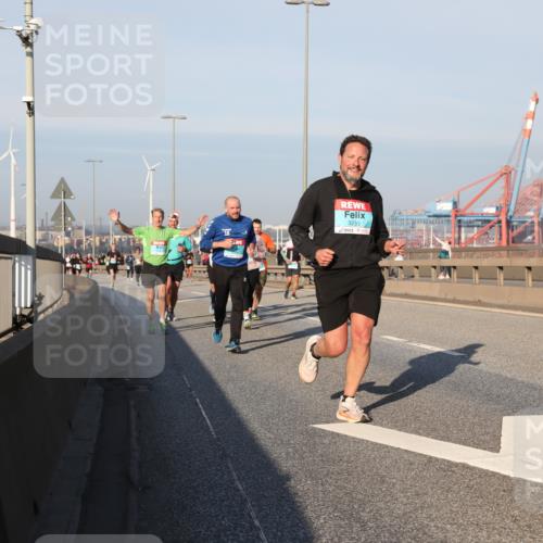 03.10.2025 - Köhlbrandbrückenlauf Yannick Fuchs http://msf.ph/oto/9149110 03.10.2025 08:40:43 Position 2 3235 meine-sportfotos.de