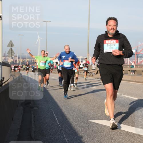 03.10.2025 - Köhlbrandbrückenlauf Yannick Fuchs http://msf.ph/oto/9149113 03.10.2025 08:40:43 Position 2 3235 meine-sportfotos.de