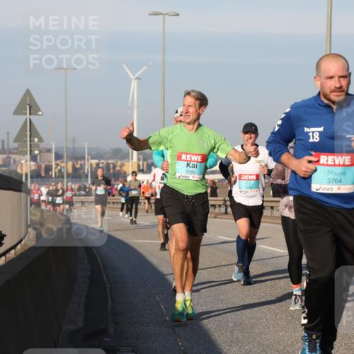 03.10.2025 - Köhlbrandbrückenlauf Yannick Fuchs http://msf.ph/oto/9149134 03.10.2025 08:40:44 Position 2 1080, 3791, 18, 3764 meine-sportfotos.de