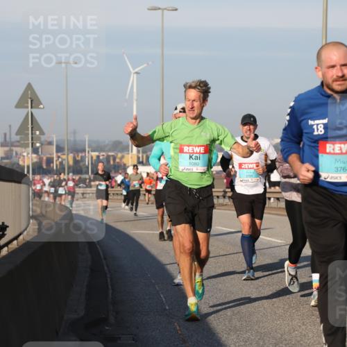 03.10.2025 - Köhlbrandbrückenlauf Yannick Fuchs http://msf.ph/oto/9149138 03.10.2025 08:40:44 Position 2 1080, 3791, 18, 3764 meine-sportfotos.de