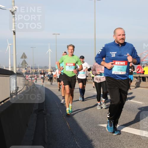 03.10.2025 - Köhlbrandbrückenlauf Yannick Fuchs http://msf.ph/oto/9149145 03.10.2025 08:40:45 Position 2 1080, 18, 3764 meine-sportfotos.de