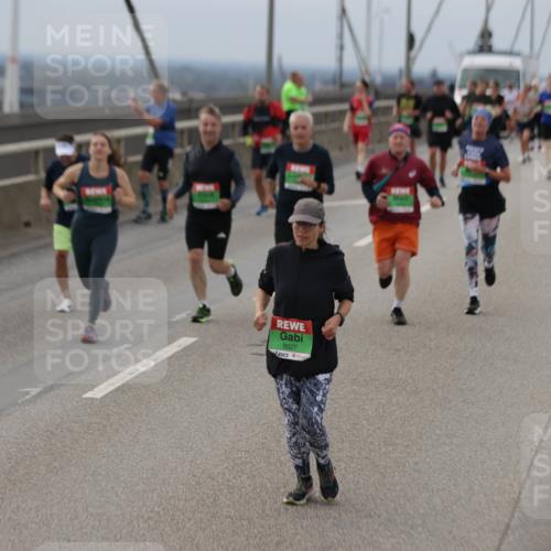 03.10.2025 - Köhlbrandbrückenlauf Jannik Wohlers http://msf.ph/oto/9149154 03.10.2025 15:53:34 Position 1 8027 meine-sportfotos.de